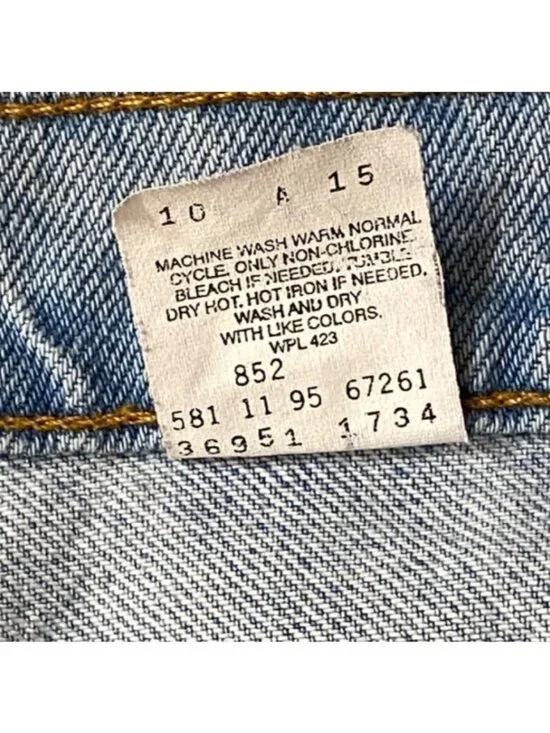 Vintage 1995 Levis 36951 Womens Light Wash Relaxed Fit Denim Shorts Size 16 - Picture 5 of 5